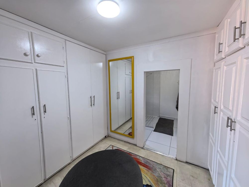 Walk-in Cupboard - Main Bedroom