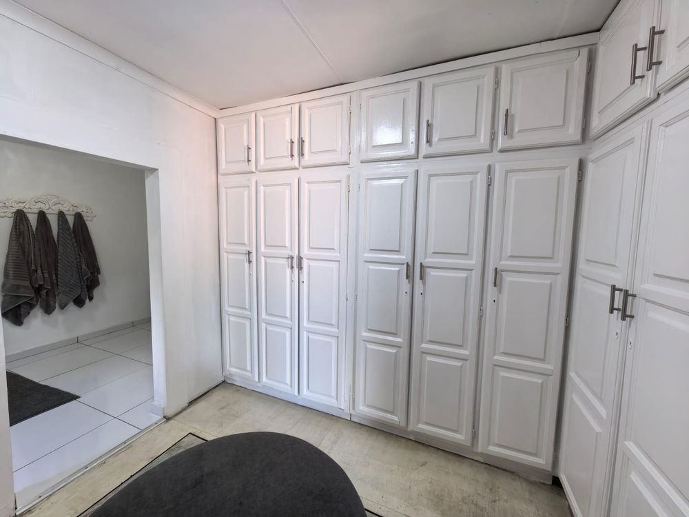Walk-in Cupboard - Main Bedroom