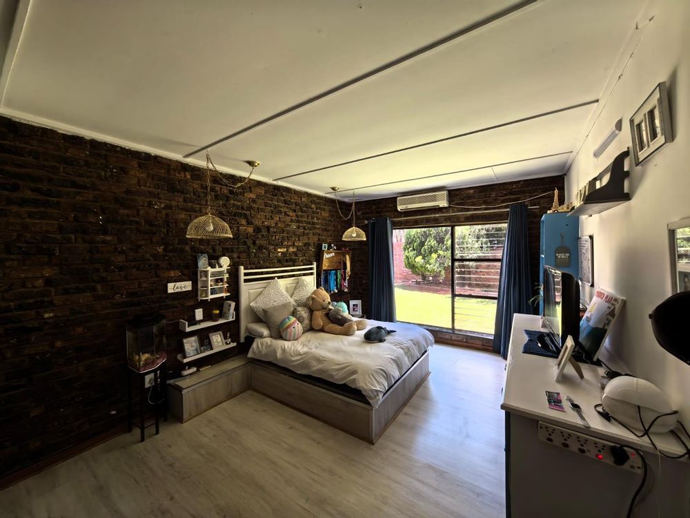 Private Lounge & Main Bedroom