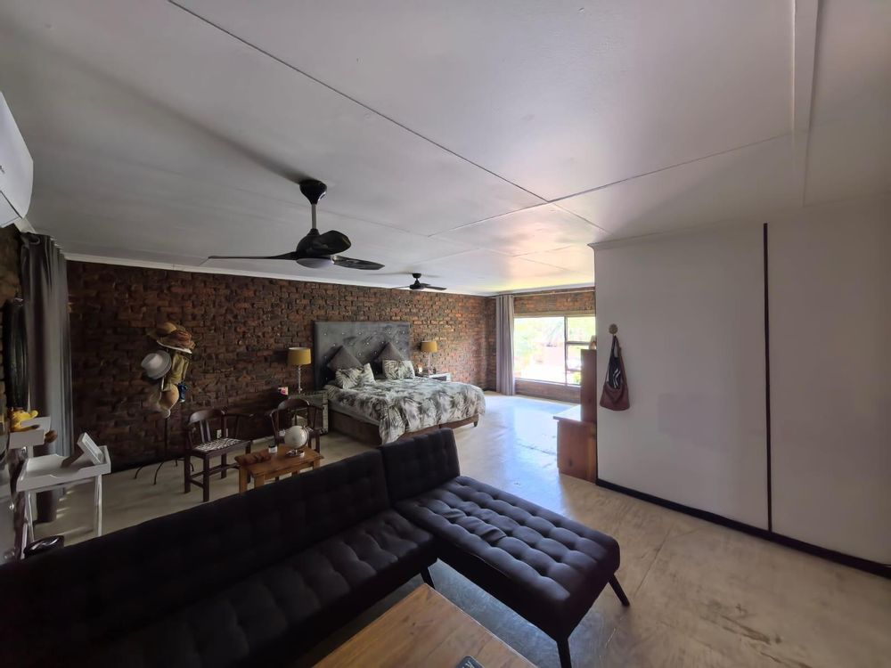 Private Lounge & Main Bedroom