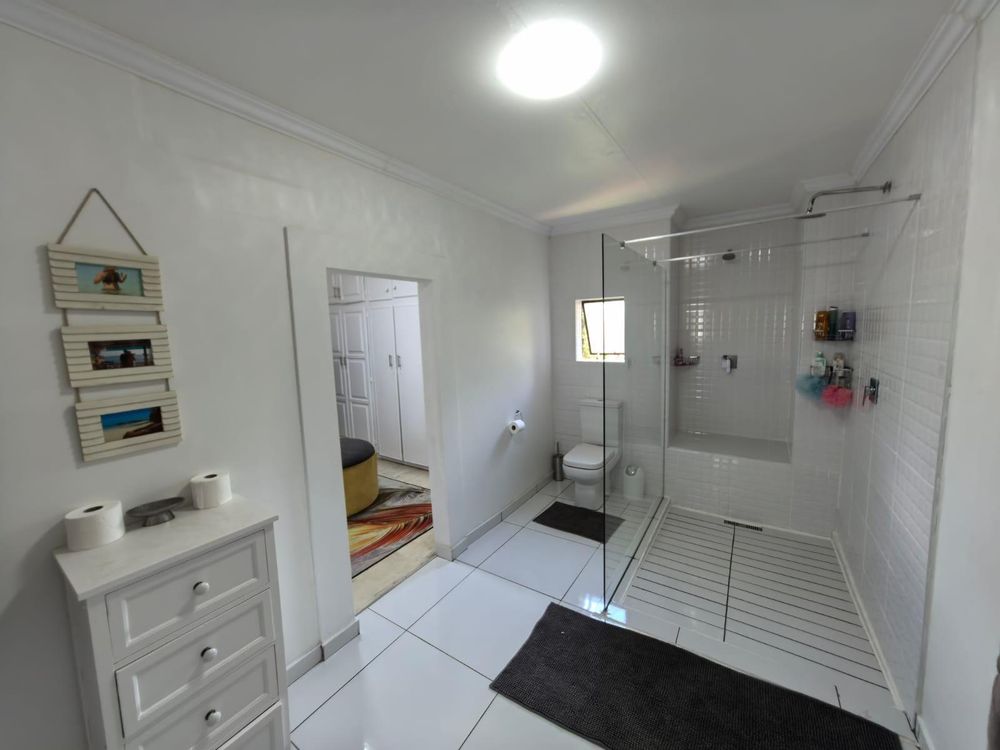 Main En-Suite