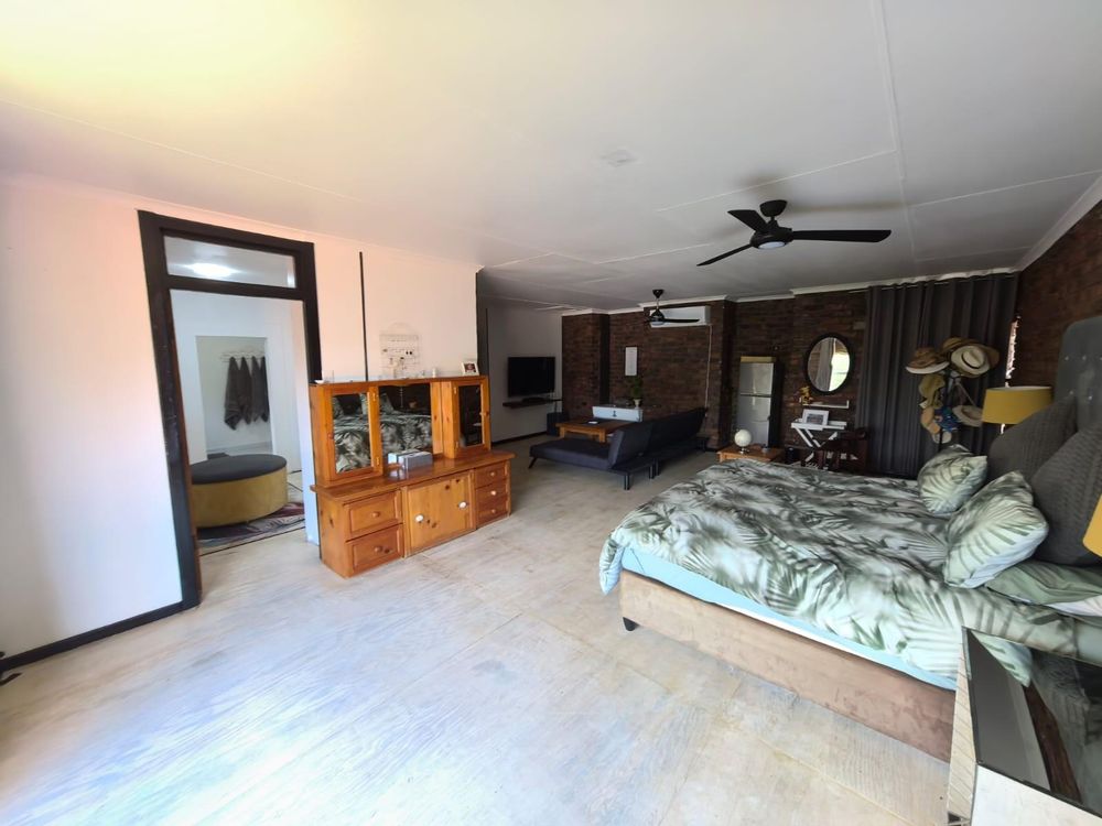 Private Lounge & Main Bedroom