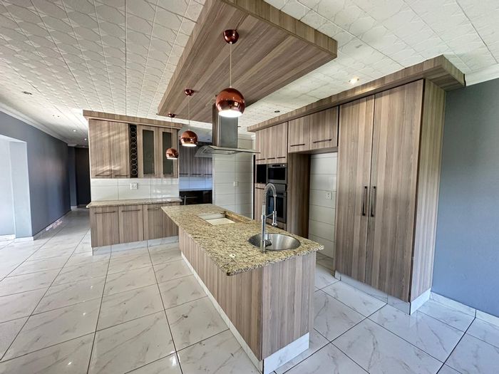 Spacious 4-Bedroom House for Sale in Aerorand with Open-Plan Living and Garden.