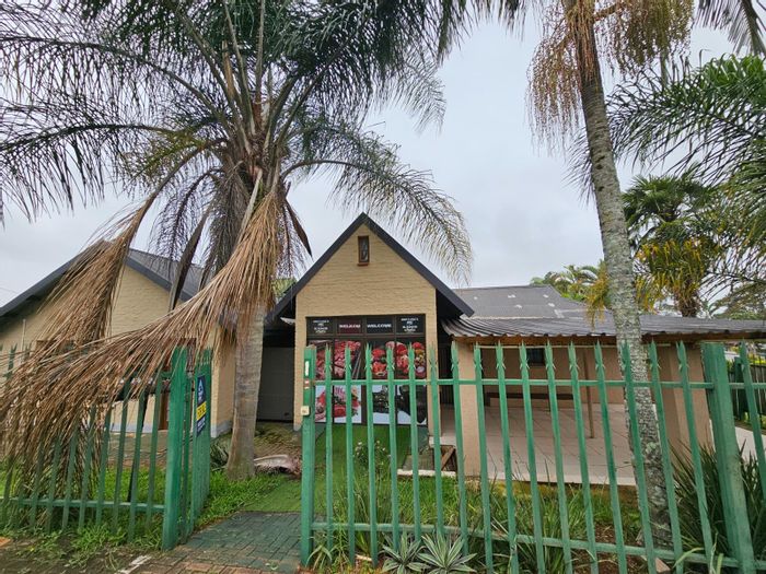 For Sale: Kingsview House with three offices, bathrooms, and high-speed fibre connectivity.