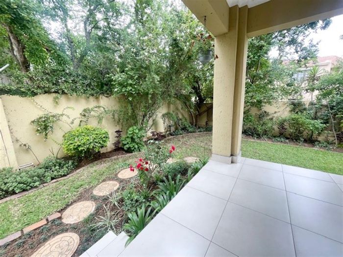 Broadacres House To Rent: 3 beds, secure complex, private garden, double garage.