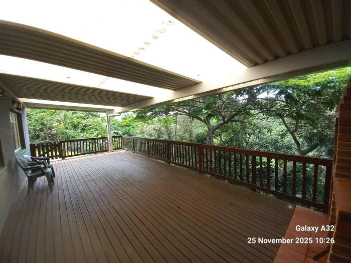 Hibberdene Central Townhouse For Sale: 2 beds, open-plan living, pet-friendly, secure.