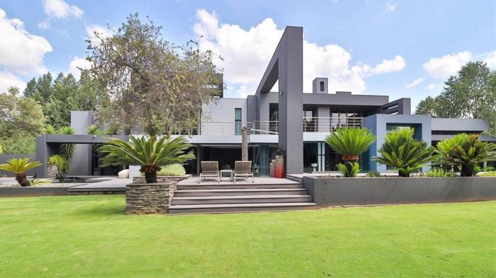 Aerorand House For Sale: 4 beds, pool, gym, bar, and expansive garden.