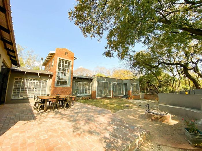 For Sale: 4 Bedroom House in Eldoraigne with pool, study, and solar system.