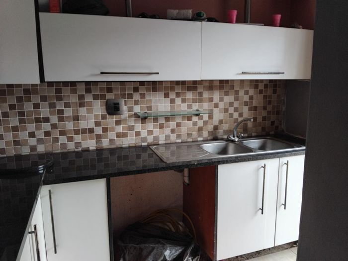 Cottage in Norkem Park to rent: 1 bed, private bath, parking, near amenities.