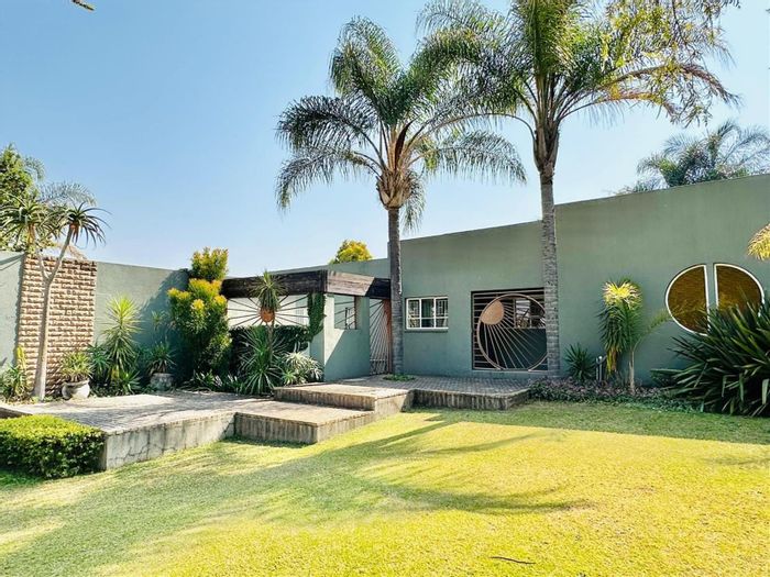 For Sale: House in Aviary Hill with pool, gardens, and ample parking.