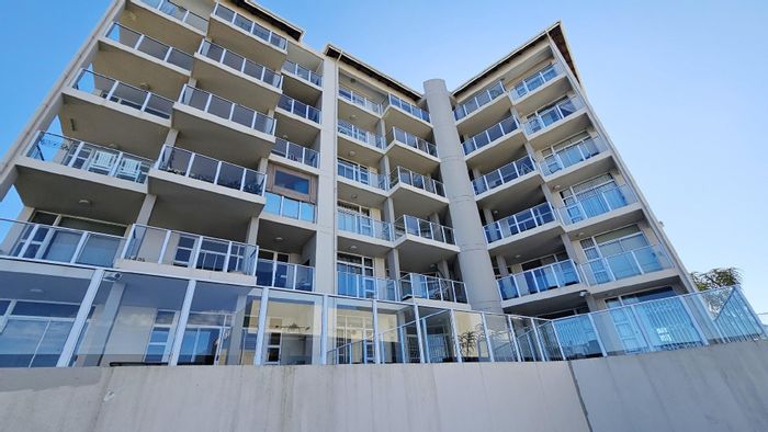 For Sale: 3-bedroom apartment in Manaba Beach with pool and secure parking.