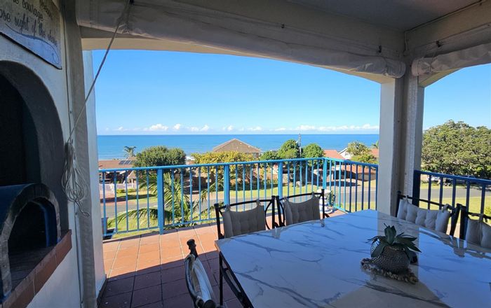 Penthouse For Sale in Uvongo Beach: Ocean views, 4 bedrooms, pool, secure access.
