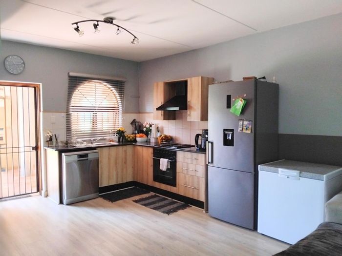 Noordhang Apartment For Sale: 2 beds, secure estate, pools, and easy access.