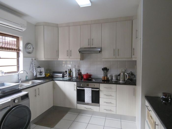 3-Bedroom Apartment For Sale in Meer En See with garden, garage, and air-conditioning.