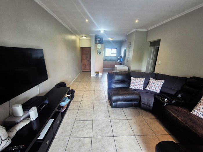 Ferndale Apartment For Sale: 2 beds, 2 baths, communal gardens, secure parking.
