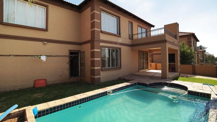 Noordwyk House For Sale: 3 Bedrooms, Pool, Garden, Secure Estate Living.