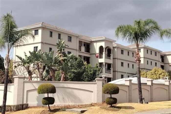 1 Bed, 1 Bath Apartment For Sale in Noordwyk with pool and security access.