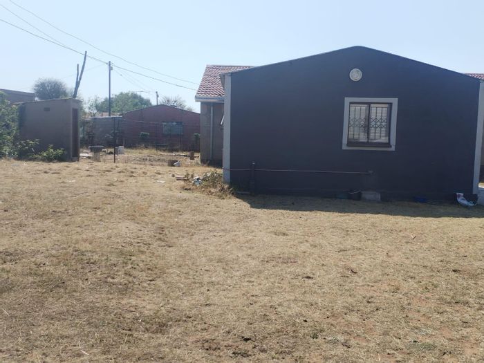 2-Bedroom House To Rent in Osizweni with spacious yard and inviting layout.