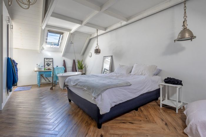 Heritage loft apartment in Paarl South, featuring balcony, fireplace, and gourmet kitchen.