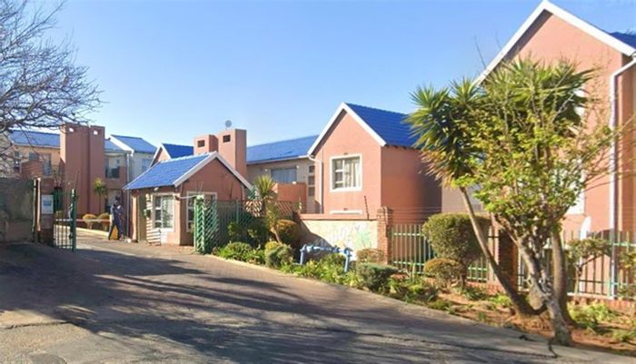 For Sale: 2-Bedroom Apartment in Winchester Hills with Pool and Security Features.