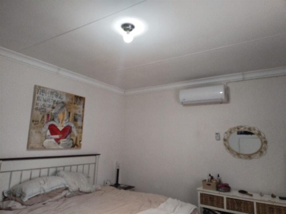 Bedroom with Air conditioner