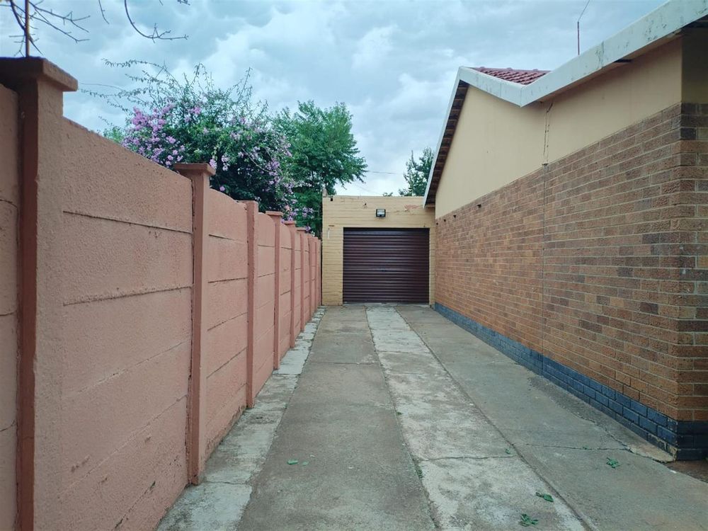 Paved driveway towards Garage