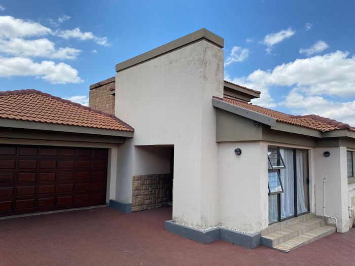 4-Bedroom House To Rent in Ben Fleur with secure parking and close amenities.