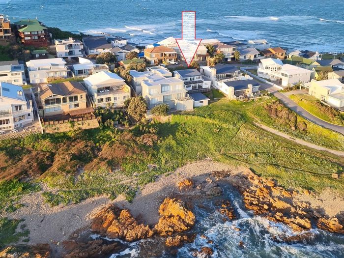 For Sale: Beachfront House in Buffalo Bay with 7 Bedrooms and Ocean Views.