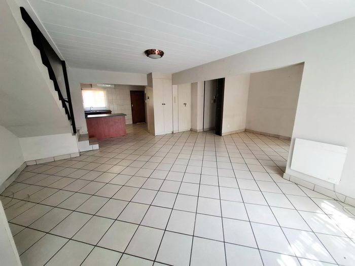 Duet for Sale in Aerorand: 3 bedrooms, patio, solar system, ample parking.