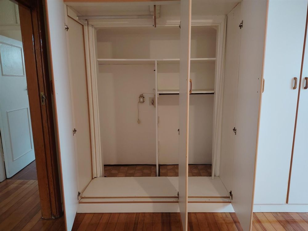 Possible shower en suite?