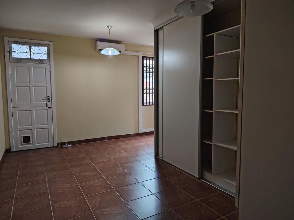 Wrap-around cupboards