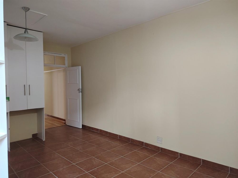 Spacious main bedroom