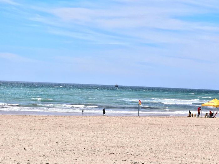 Beachfront Apartment in Jeffreys Bay Central For Sale: 3 Beds, Ocean Views, Private Courtyard.