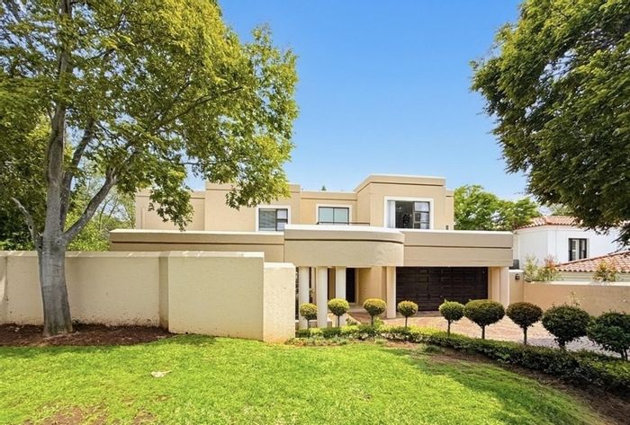 Dainfern House To Rent: 5 bedrooms, pool, guest suite, secure estate living.