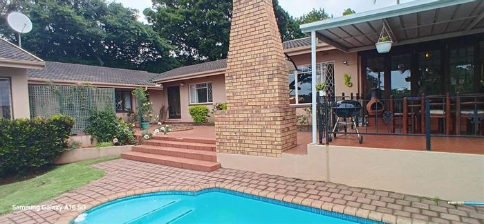 For Sale: Spacious 5-bedroom house in Mtunzini Central with pool and flatlet.