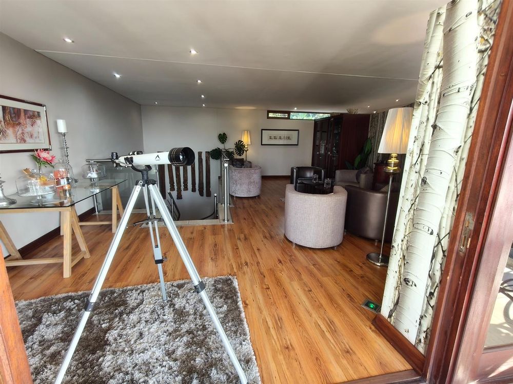 First Floor Entertainment Lounge