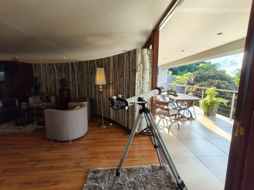 First Floor Entertainment Lounge