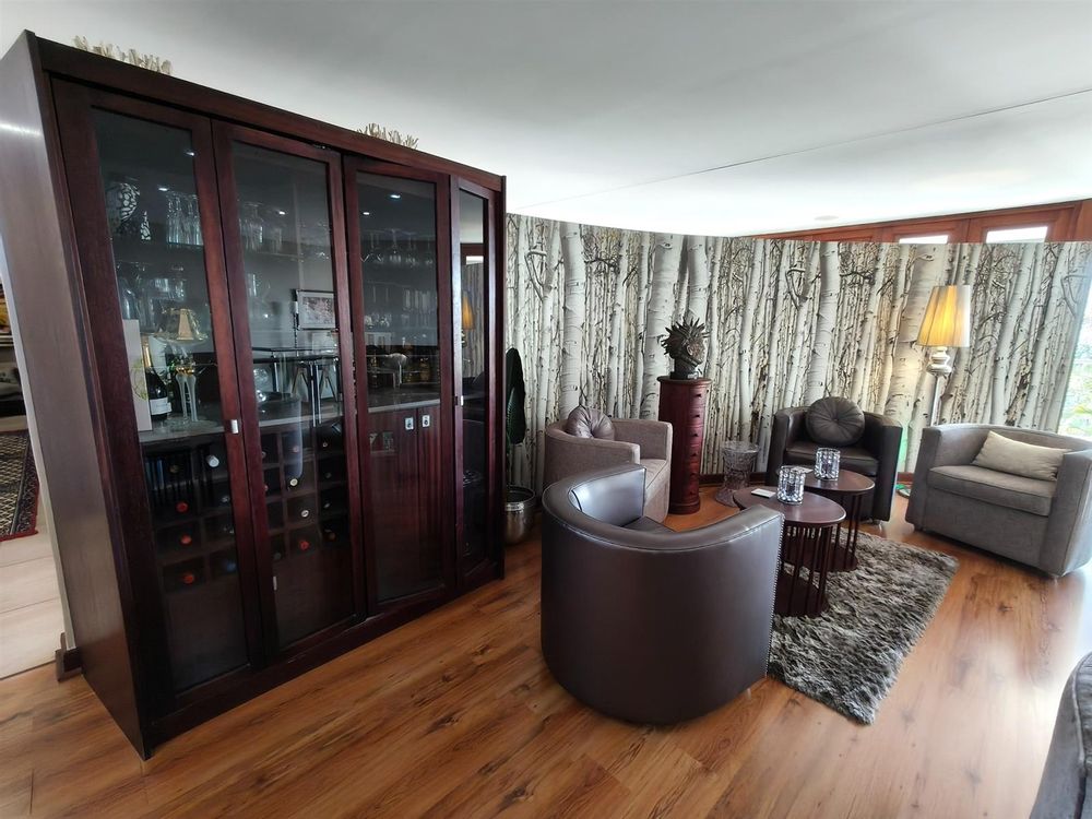 First Floor Entertainment Lounge