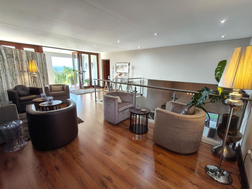 First Floor Entertainment Lounge