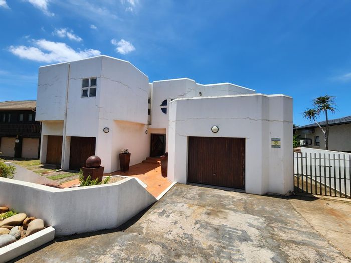 For Sale: Spacious Wavecrest house with 5 bedrooms, 3 kitchens, and panoramic views.