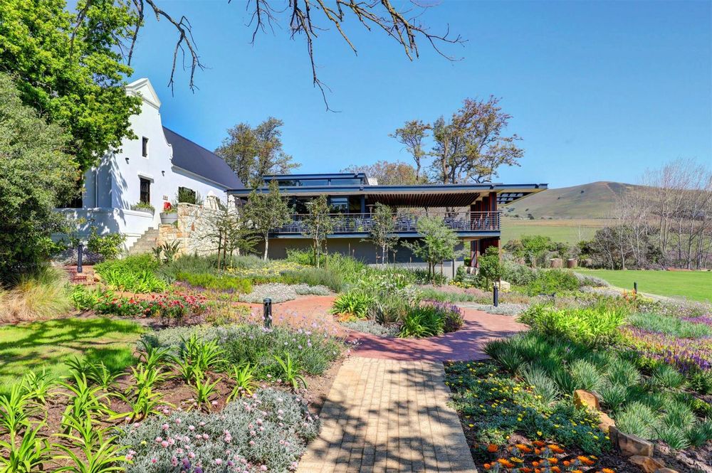 Clara Anna Fontein Club House