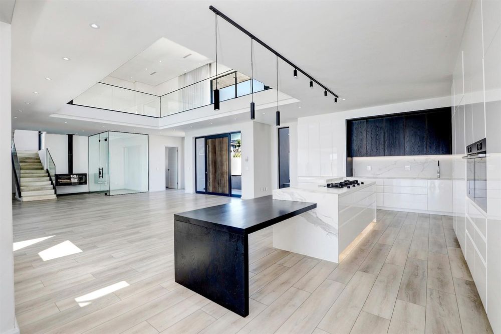 Kitchen, main dining / living area