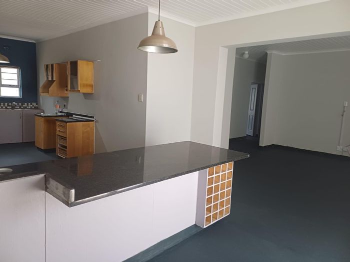 George Central House For Sale: Dual dwellings, development potential, prime location.