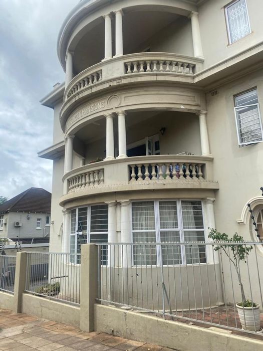 Spacious 2.5-Bedroom Apartment For Sale in Musgrave with Scenic Balcony and Amenities.