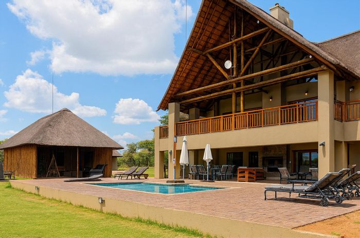 For Sale: 6-Bedroom House in Zebula Golf Estate with golf access and rental potential.