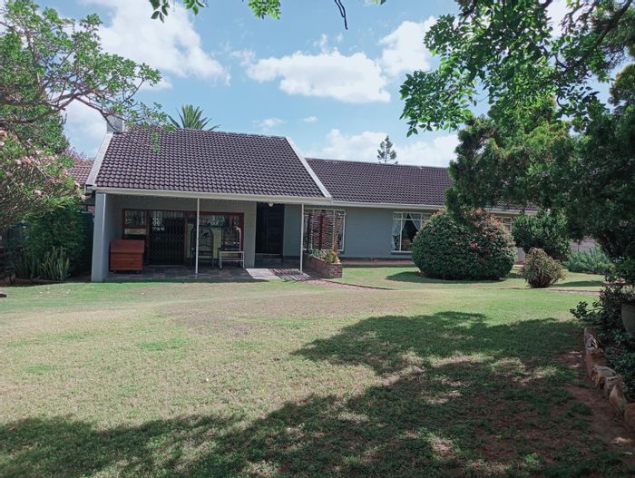 For Sale: Spacious 4-bedroom house in Vanes Estate with pool, garden, and security.