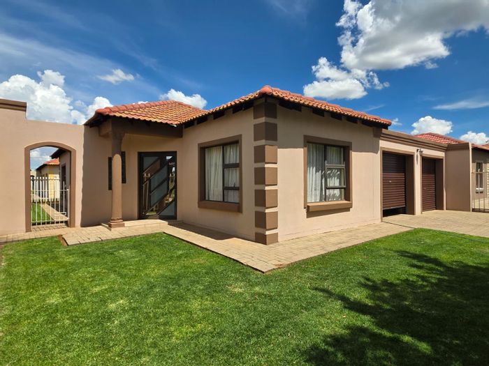 For Sale: House in Mandela View with 3 beds, 2 baths, and secure parking.