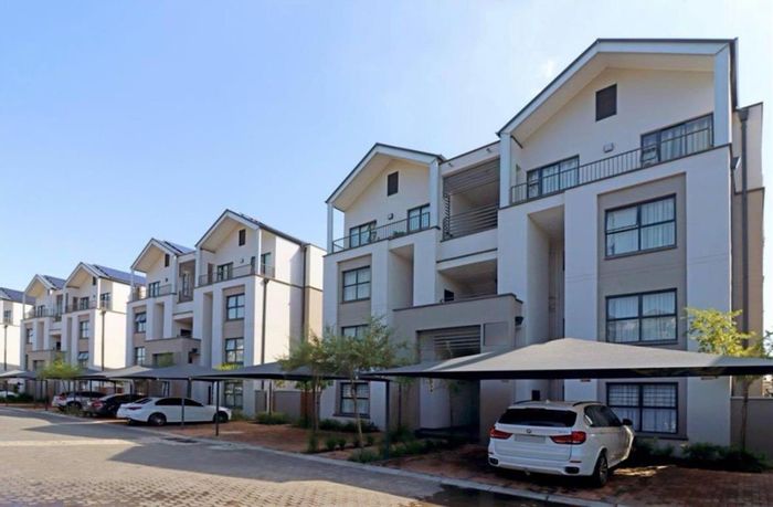 To Rent: 2-Bedroom Apartment in Waterfall with lagoon, gym, and 24-hour security.