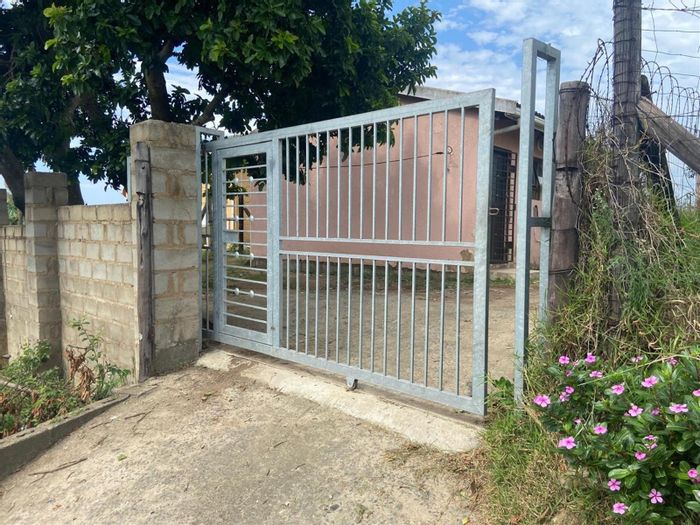 3-Bedroom House To Rent in Illovo Beach with secure yard and functional kitchen.