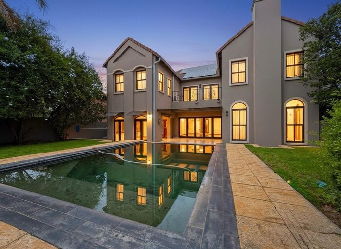 Dainfern House To Rent: 4 en-suite bedrooms, pool, staff accommodation, solar inverter.